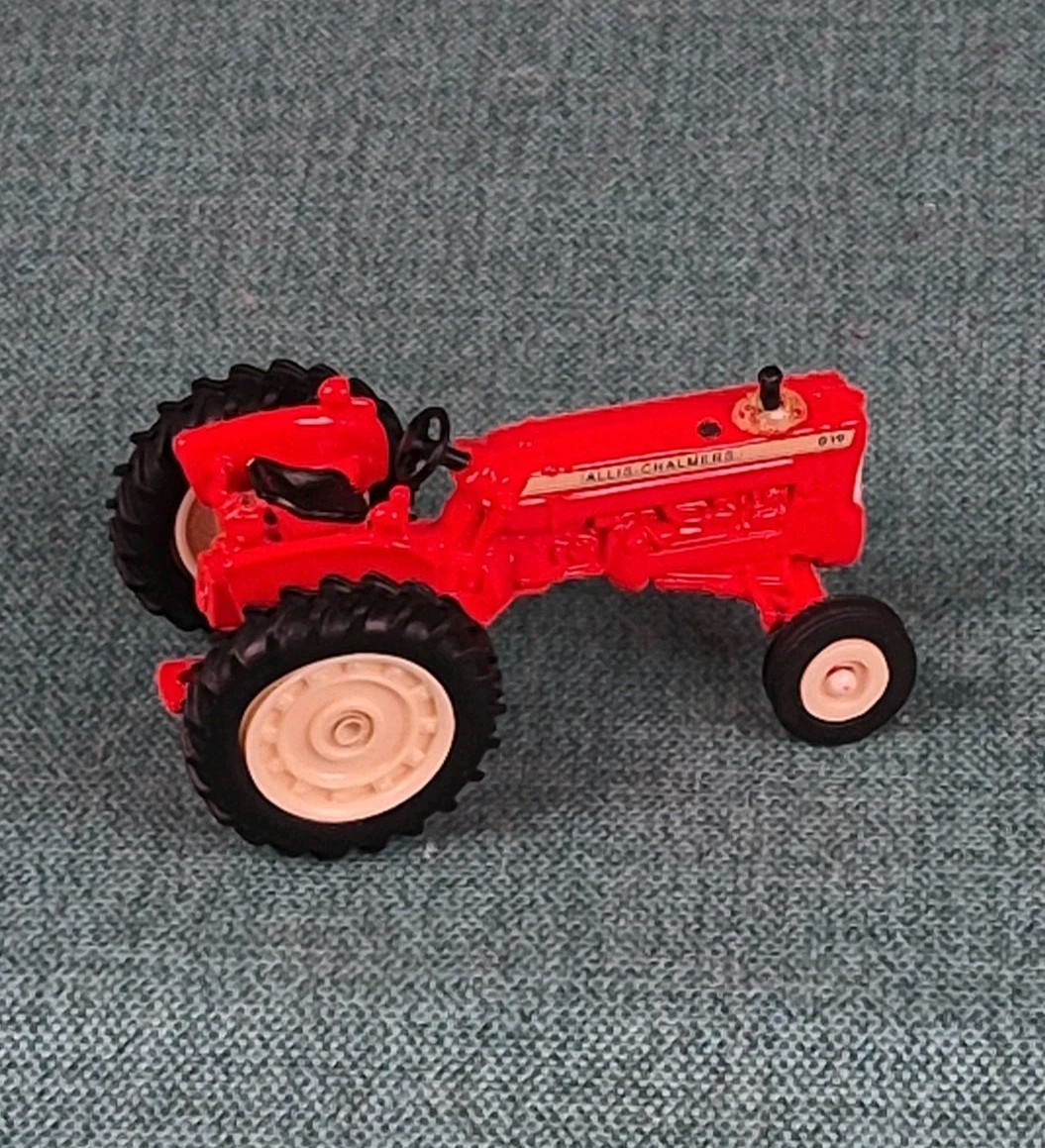 Vintage ERTL Allis-Chalmers Tractor, Model D19, Collector, 1:64 Scale Toy Vintage ERTL Allis-Chalmers Tractor, Model D19, Collector, 1:64 Scale Toy