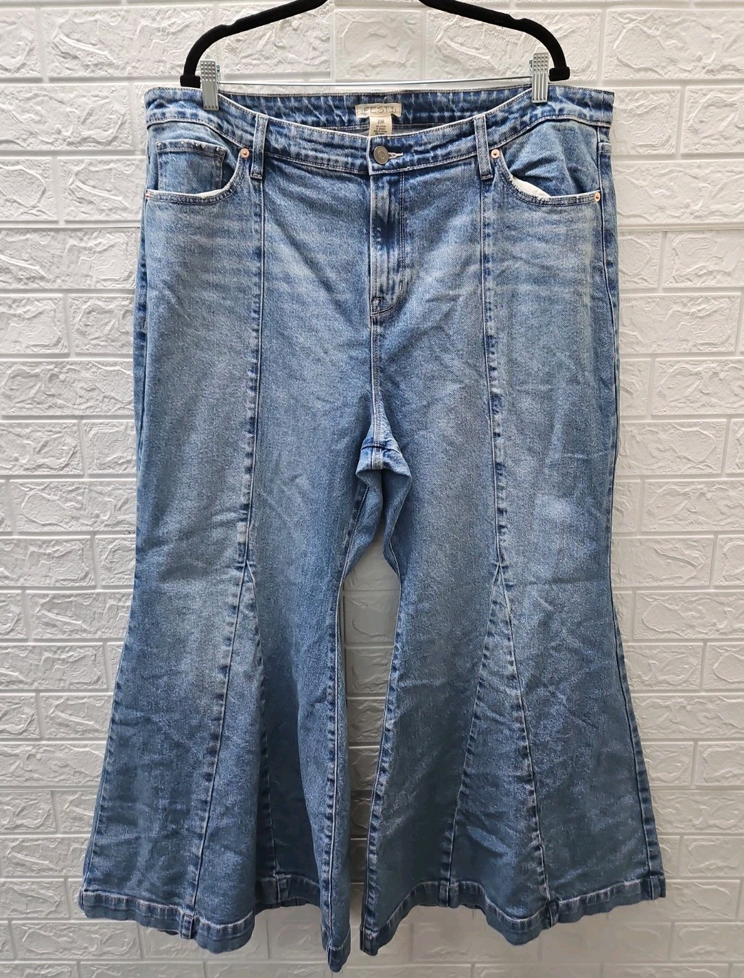 New Torrid Festi High Rise Embroidered Super Flare Jeans Size 20R