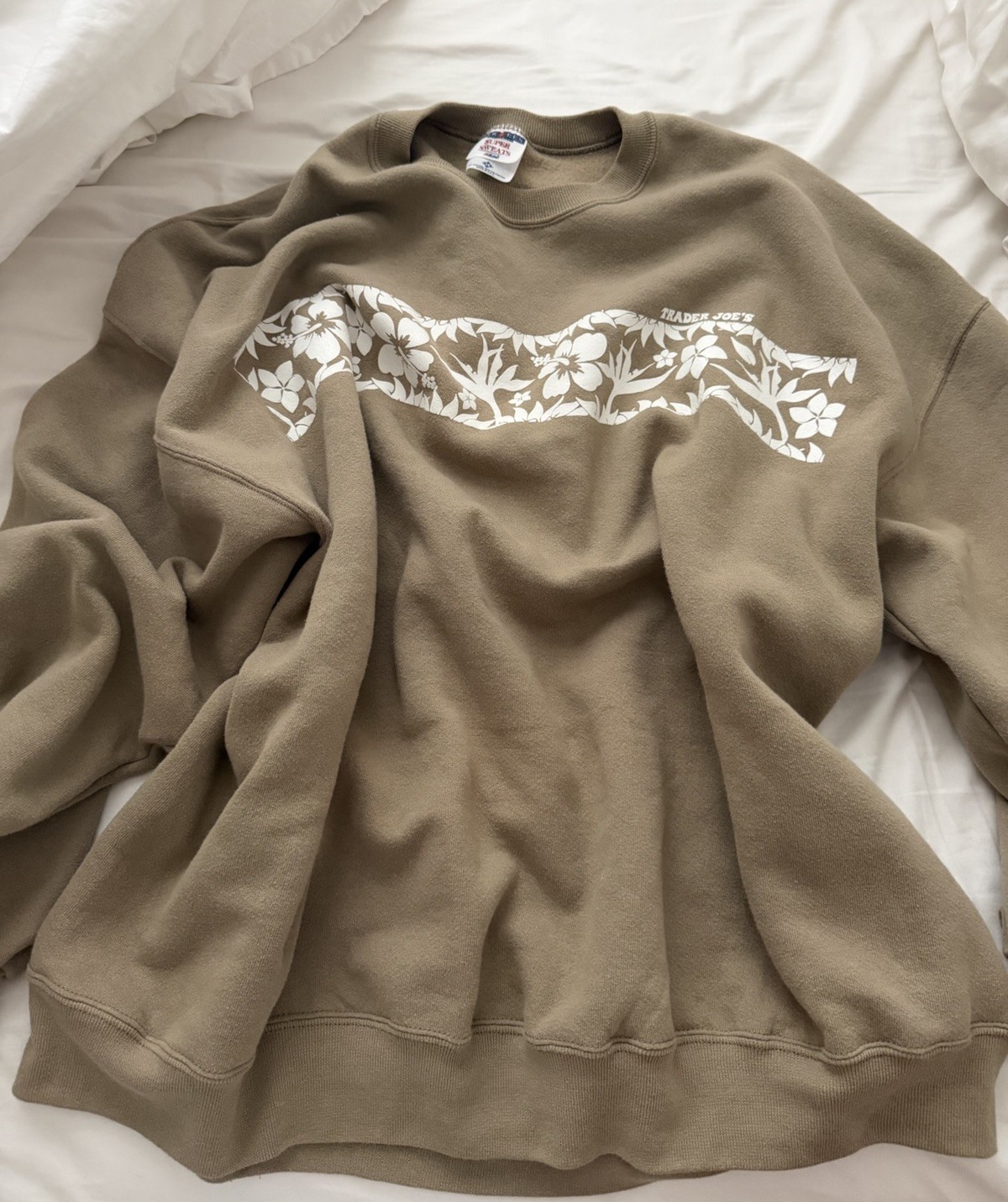 Vintage Trader Joe’s Floral Graphic Brown Crewneck Sweatshirt 3XL Vintage Trader Joe’s Floral Graphic Brown Crewneck Sweatshirt 3XL