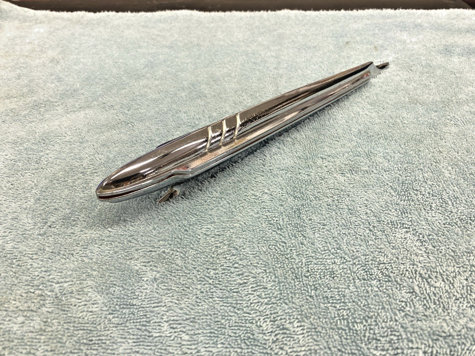 NOS? 1939 CHEVROLET STANDARD MASTER DELUXE PASSENGER CAR HOOD ORNAMENT GM