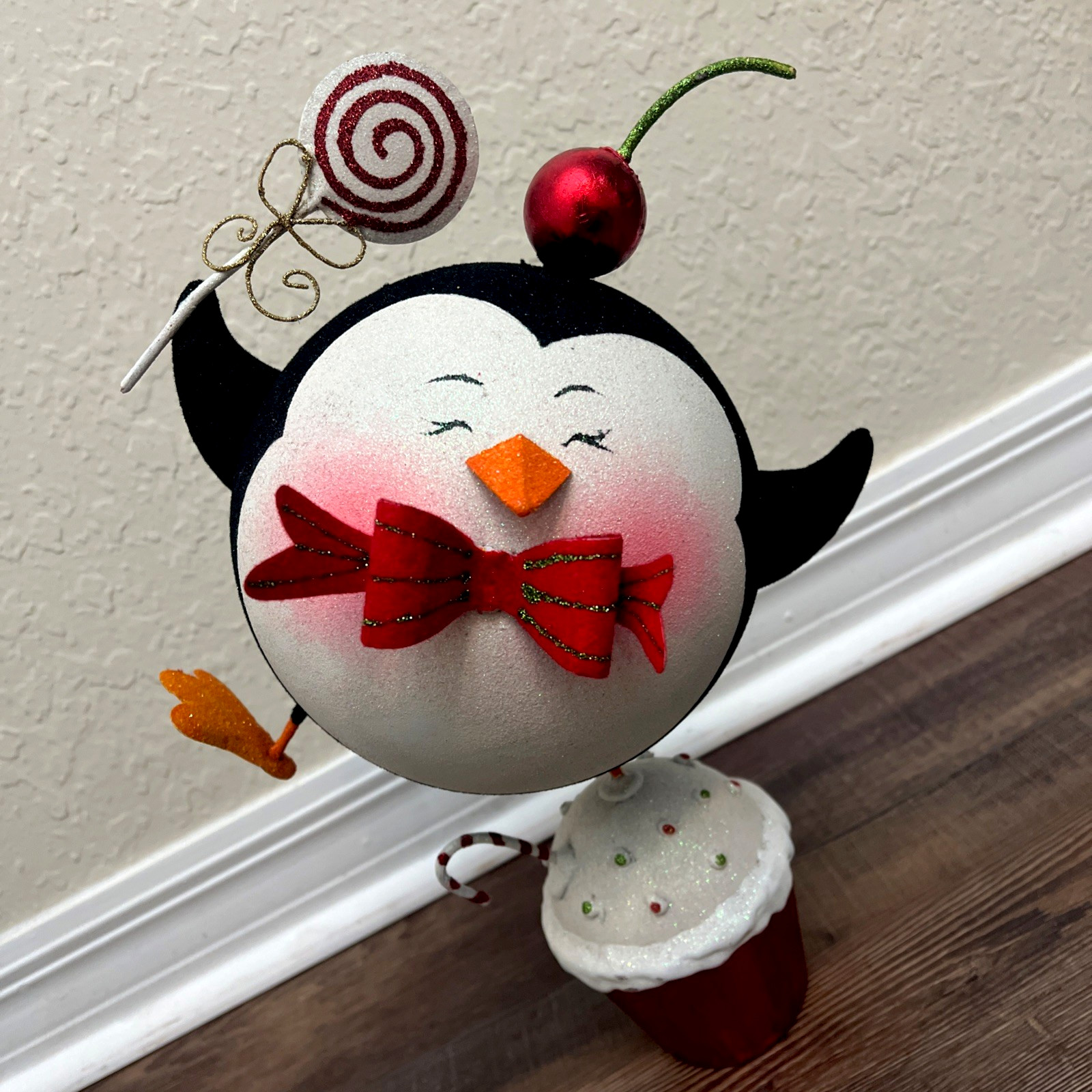 Pier 1 Christmas Winter Penguin Dancing Cupcake Cherry Lollipop Glitter Rare 14\ Pier 1 Christmas Winter Penguin Dancing Cupcake Cherry Lollipop Glitter Rare 14\