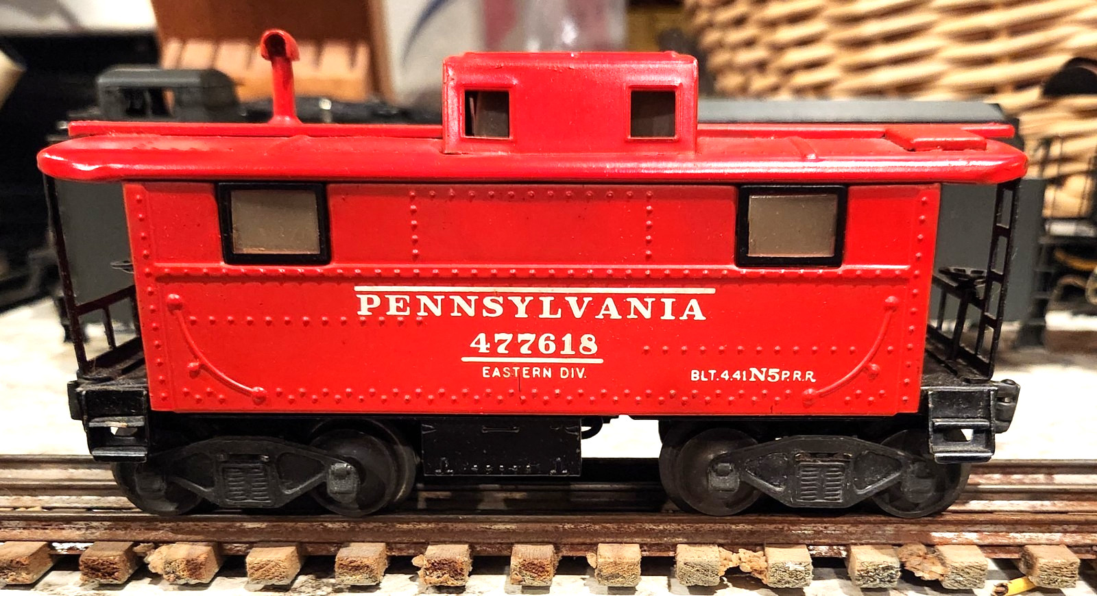 LIONEL RARE 2457 CABOOSE IN GOOD COND. IN OB FLYING SHOE WHIRLY WHEELS LIONEL RARE 2457 CABOOSE IN GOOD COND. IN OB FLYING SHOE WHIRLY WHEELS