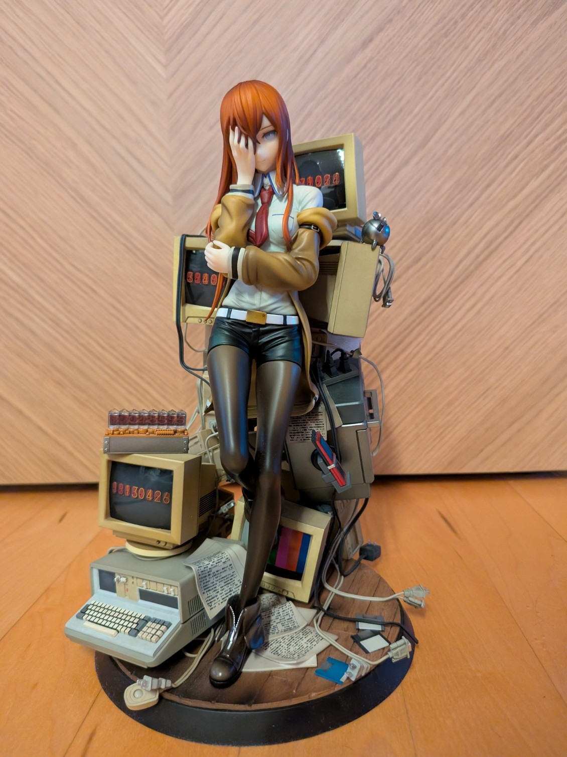 Good Smile Company Kurisu Makise Reading Steiner - Steins Gate 1/7