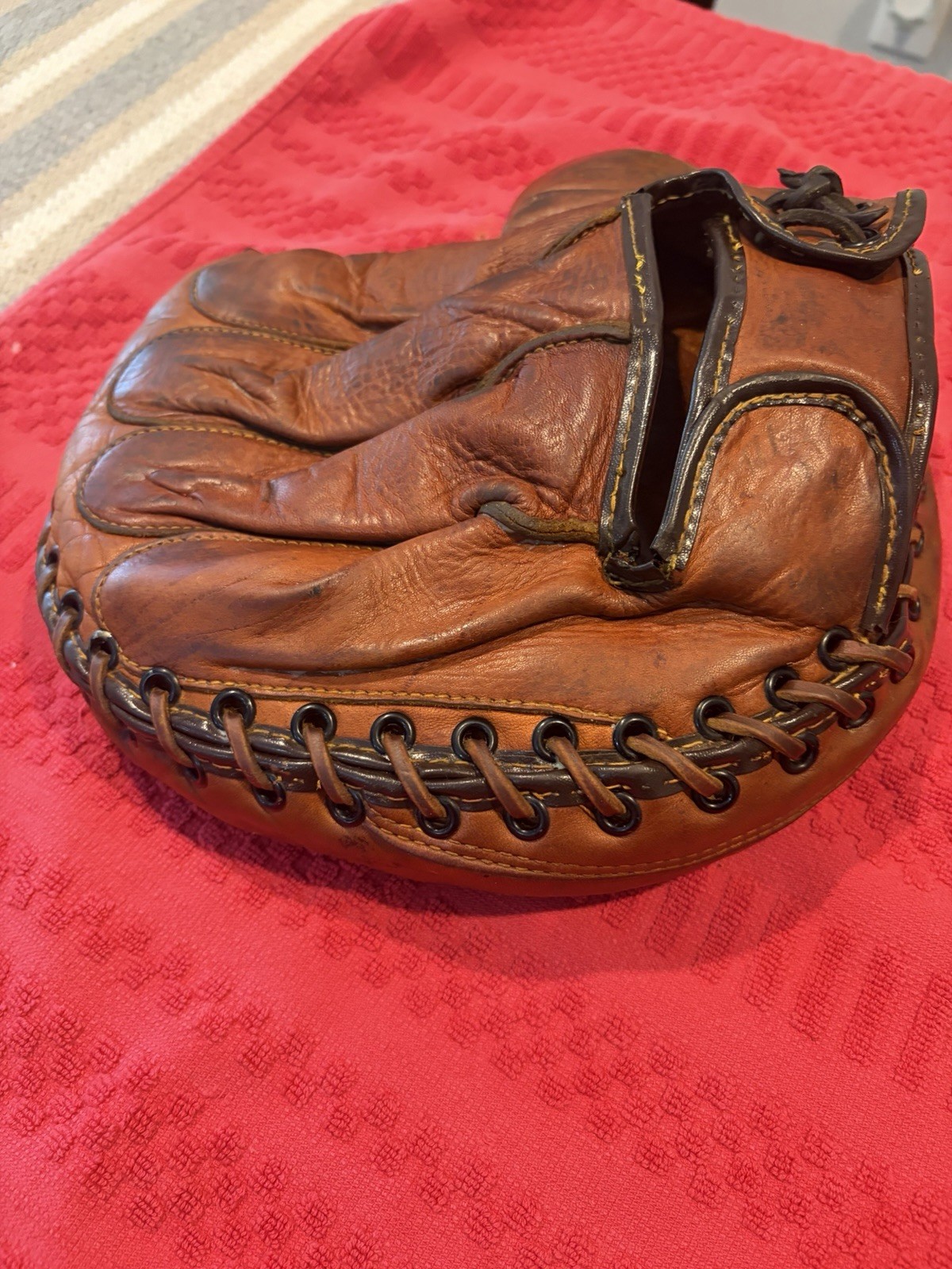 Vintage Circa 1940-1950 King Co. Jim Hegan Catcher\'s Mitt Pancake Pillow No-Web