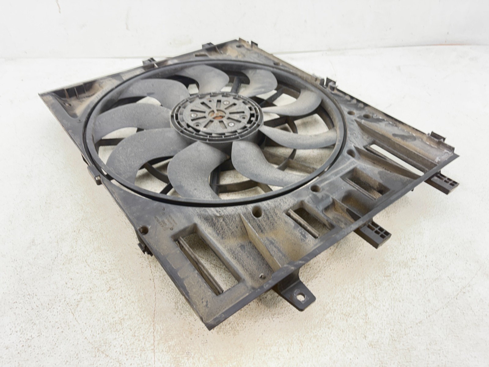 2020-2026 GMC TERRAIN RADIATOR COOLING FAN SHROUD & BLADE & MOTOR 2020-2026 GMC TERRAIN RADIATOR COOLING FAN SHROUD & BLADE & MOTOR