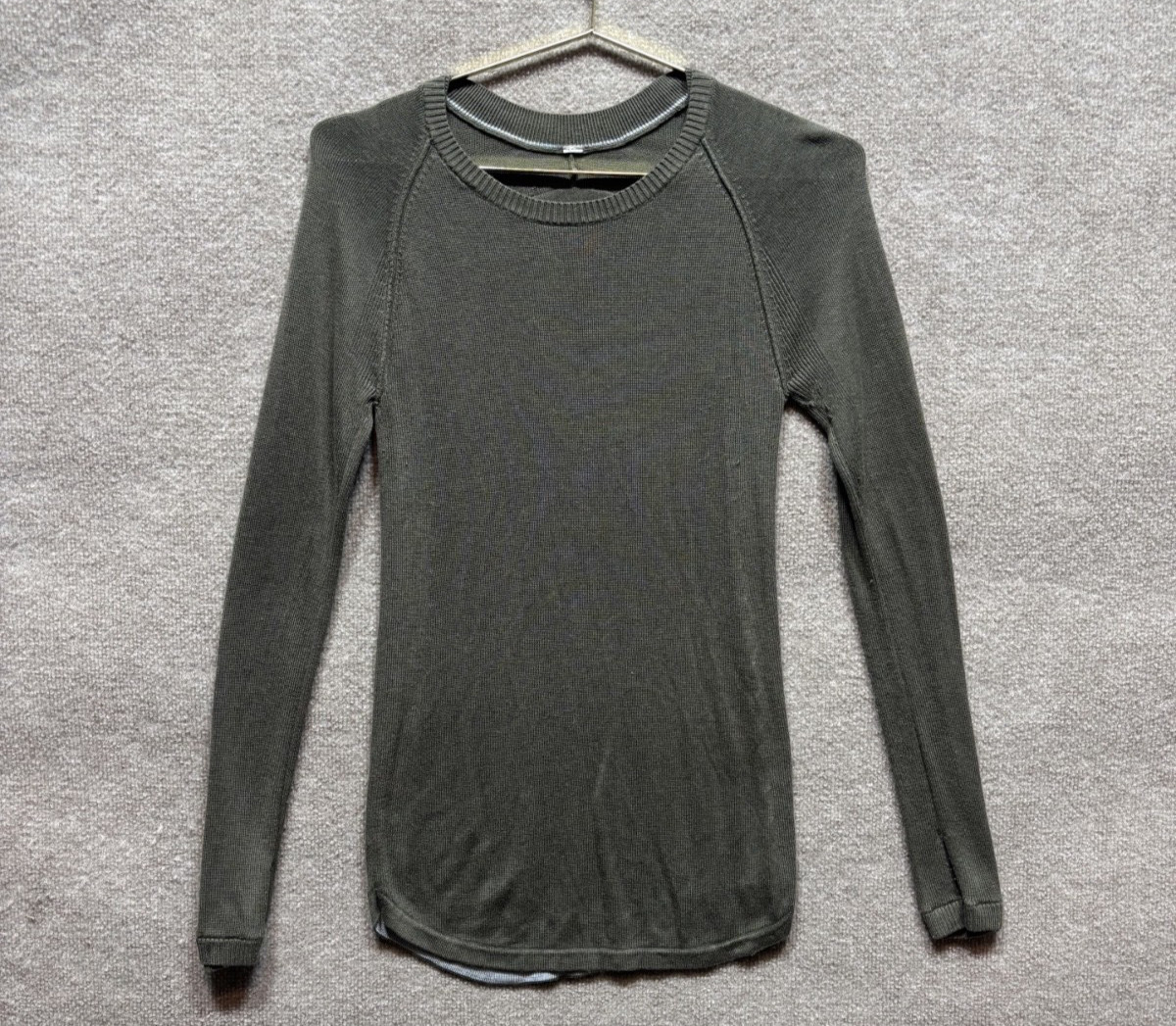 Lululemon Cabin Yogi Cashmere Crew Pullover Women 6 Green Stretch Thumbholes Lululemon Cabin Yogi Cashmere Crew Pullover Women 6 Green Stretch Thumbholes