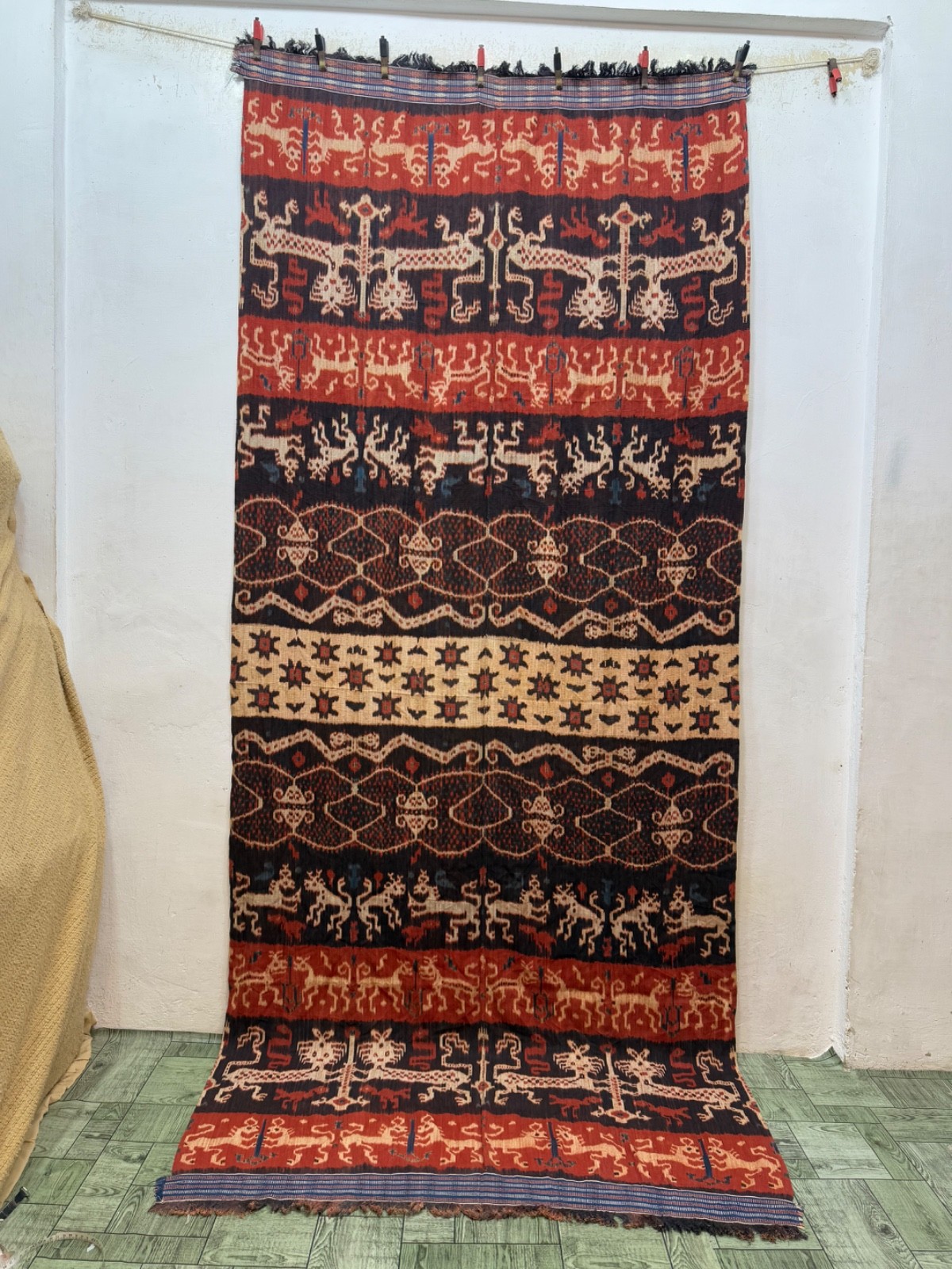 Antique Fabulous Indonesian Ikat Technique Textile Cloth Wall Hanging 268x120 Cm Antique Fabulous Indonesian Ikat Technique Textile Cloth Wall Hanging 268x120 Cm