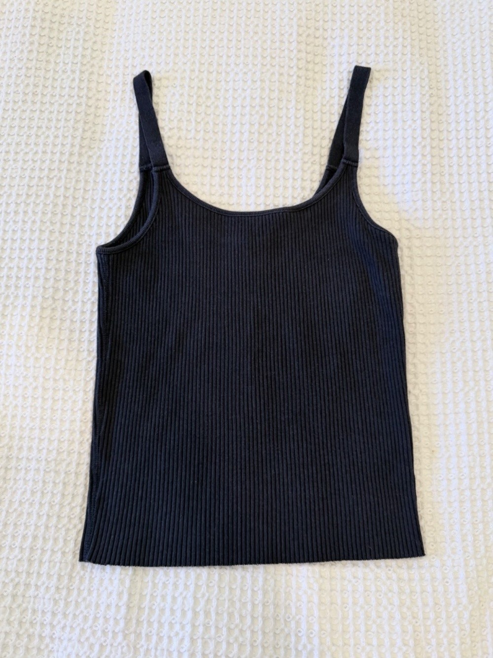 Vince Ribbed Scoop Neck Cami Tank Navy Blue Size M EUC Vince Ribbed Scoop Neck Cami Tank Navy Blue Size M EUC