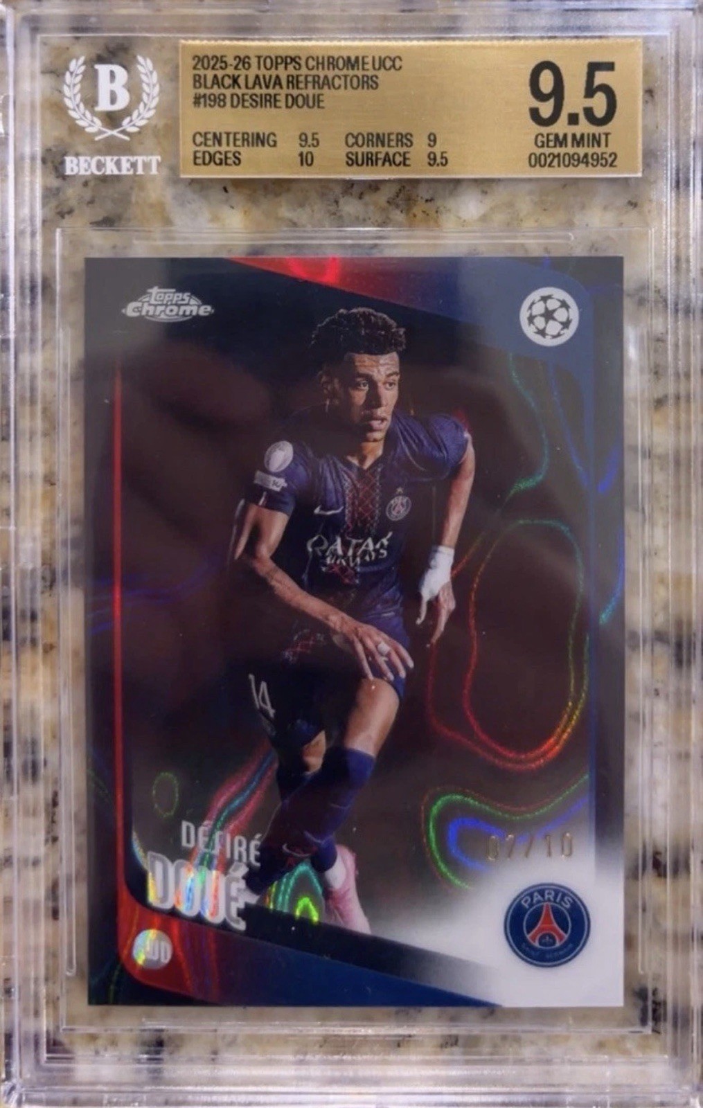 Topps 2025-26 Chrome UCC Désiré Doué PSG Black Lava Refractor 07/10 #198 BGS 9.5