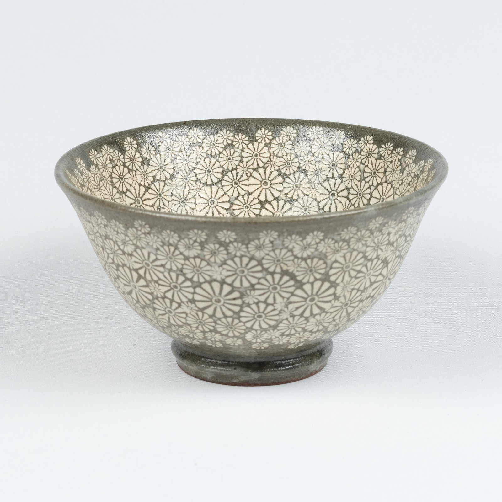 Korean Buncheong Mishima Chawan Tea Bowl with Stamped Chrysanthemum Decoration Korean Buncheong Mishima Chawan Tea Bowl with Stamped Chrysanthemum Decoration