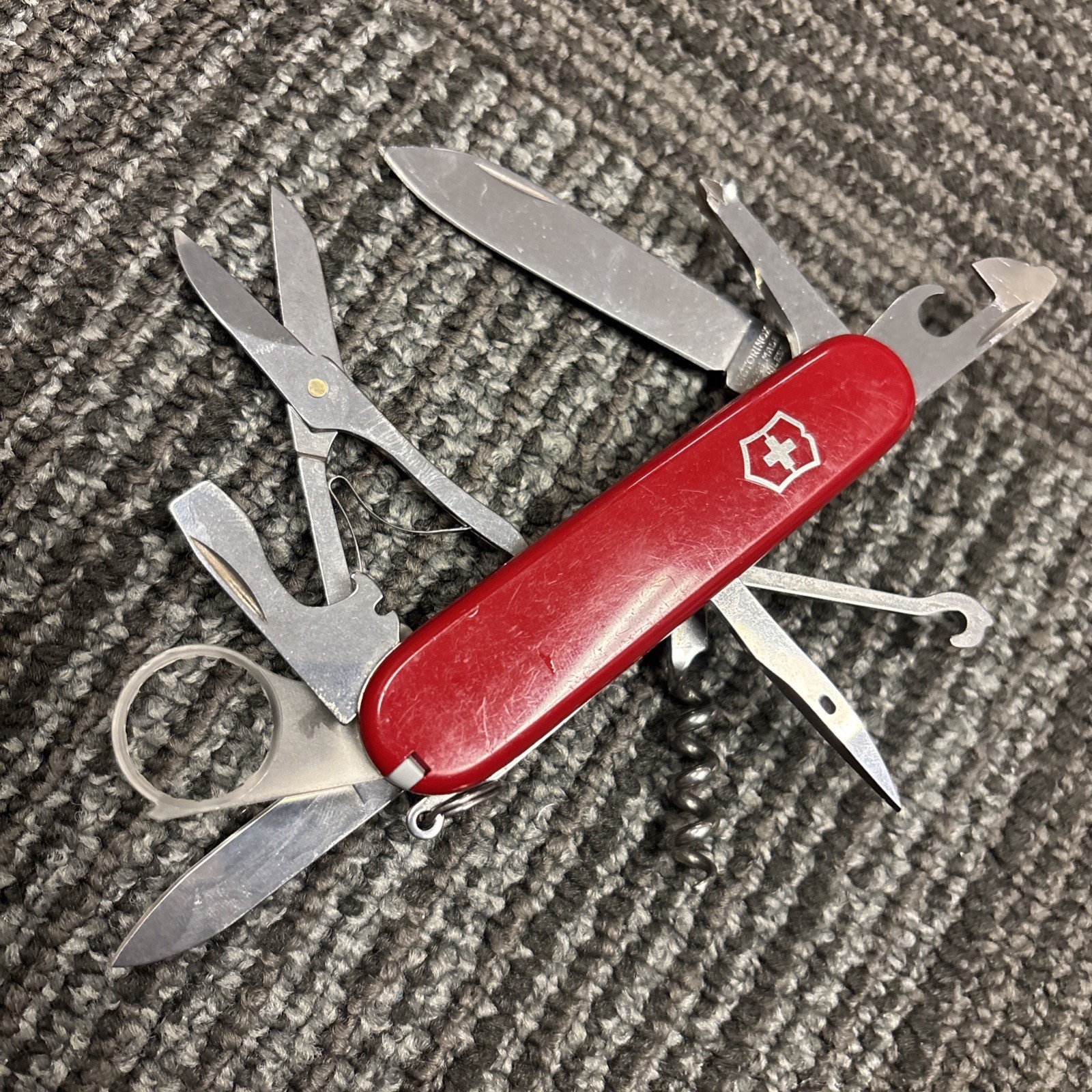 Victorinox Explorer SAK - Missing Magnifying Glass Lens, Otherwise Excellent