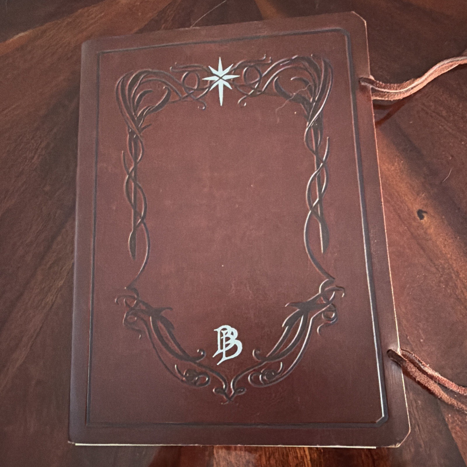 Bilbo\'s Leather Red Book of Westmarch Replica 2016 Middle-earth Ultimate Edition
