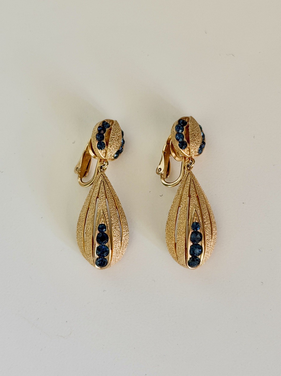 Vintage Crown Trifari ALFRED PHILIPPE Blue Rhinestone Teardrop Earrings
