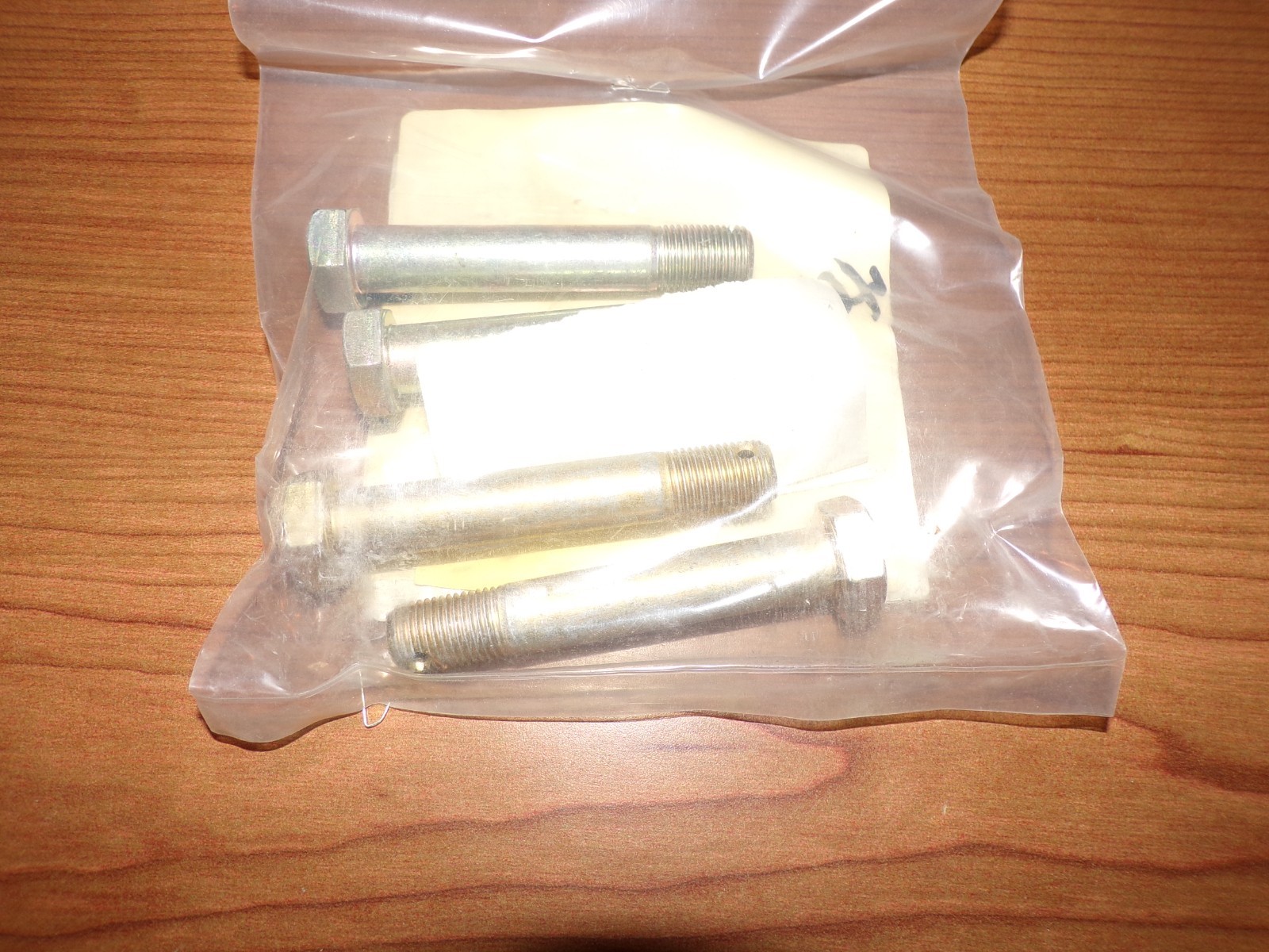 4 Piper Bolts 400-308