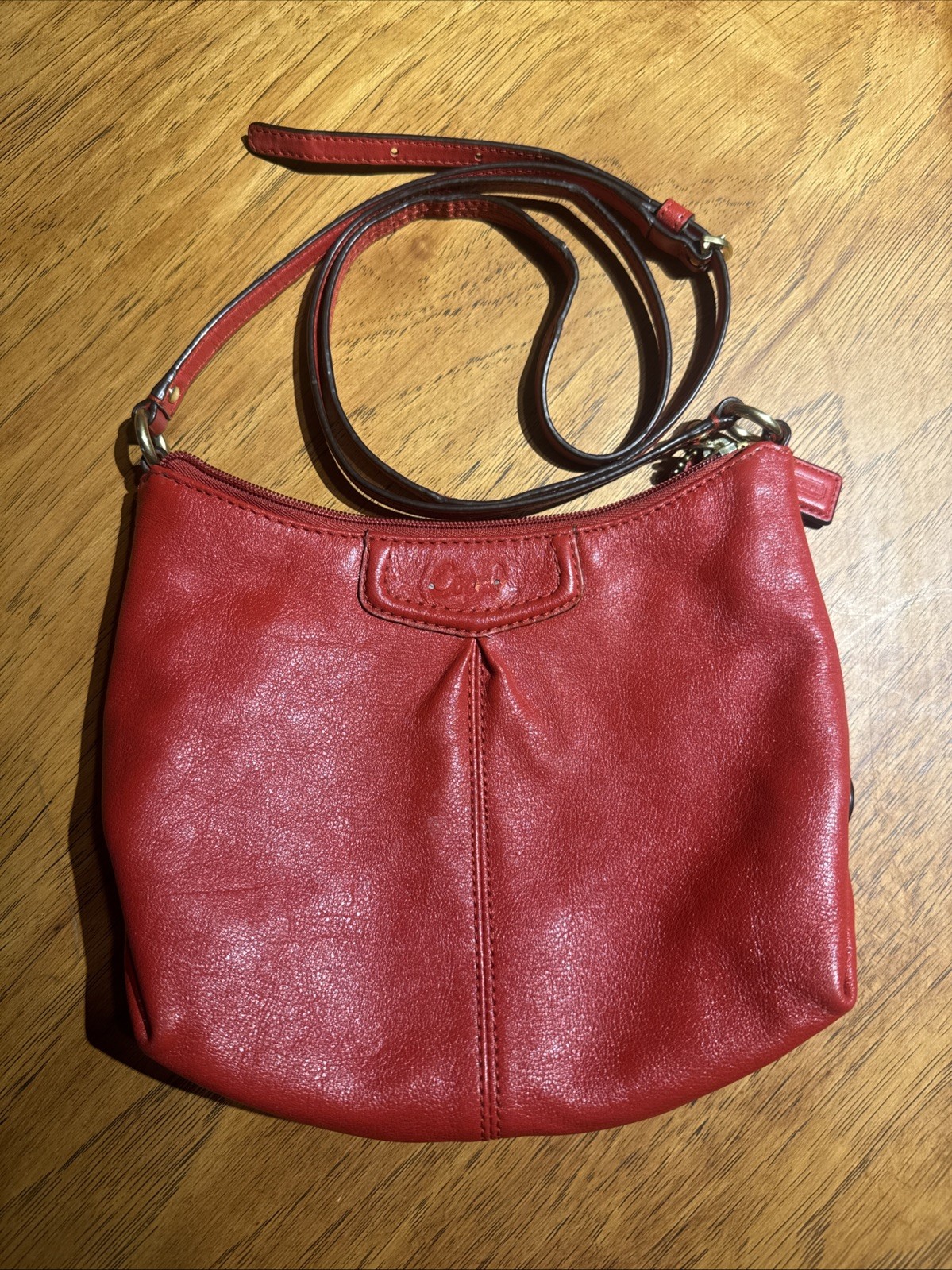 Coach Ashley Leather Swingpack Crossbody Bag: Excellent Condition Coach Ashley Leather Swingpack Crossbody Bag: Excellent Condition