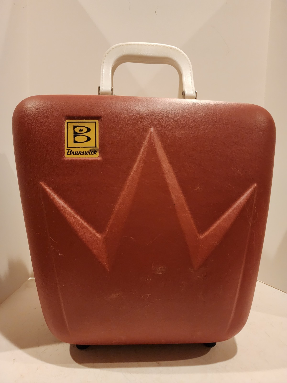 Vintage Brunswick Bowling Bag Hard Clam Shell 1970s Crown Red Retro Luggage Tag Vintage Brunswick Bowling Bag Hard Clam Shell 1970s Crown Red Retro Luggage Tag