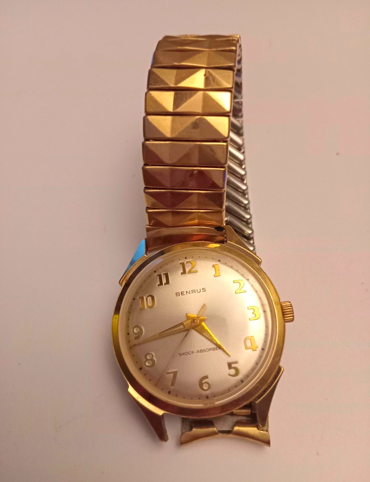 Benrus Shock-Absorber Vintages serie 3041 needs band scruew Benrus Shock-Absorber Vintages serie 3041 needs band scruew