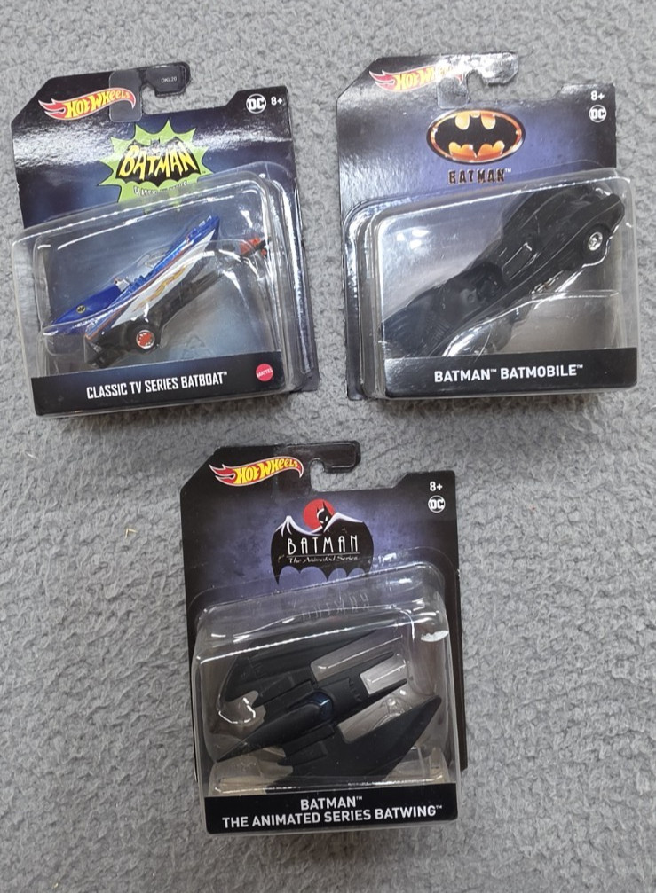 Hot Wheels Batman Vehicles 1:50 Batwing Batboat Batmobile Hot Wheels Batman Vehicles 1:50 Batwing Batboat Batmobile