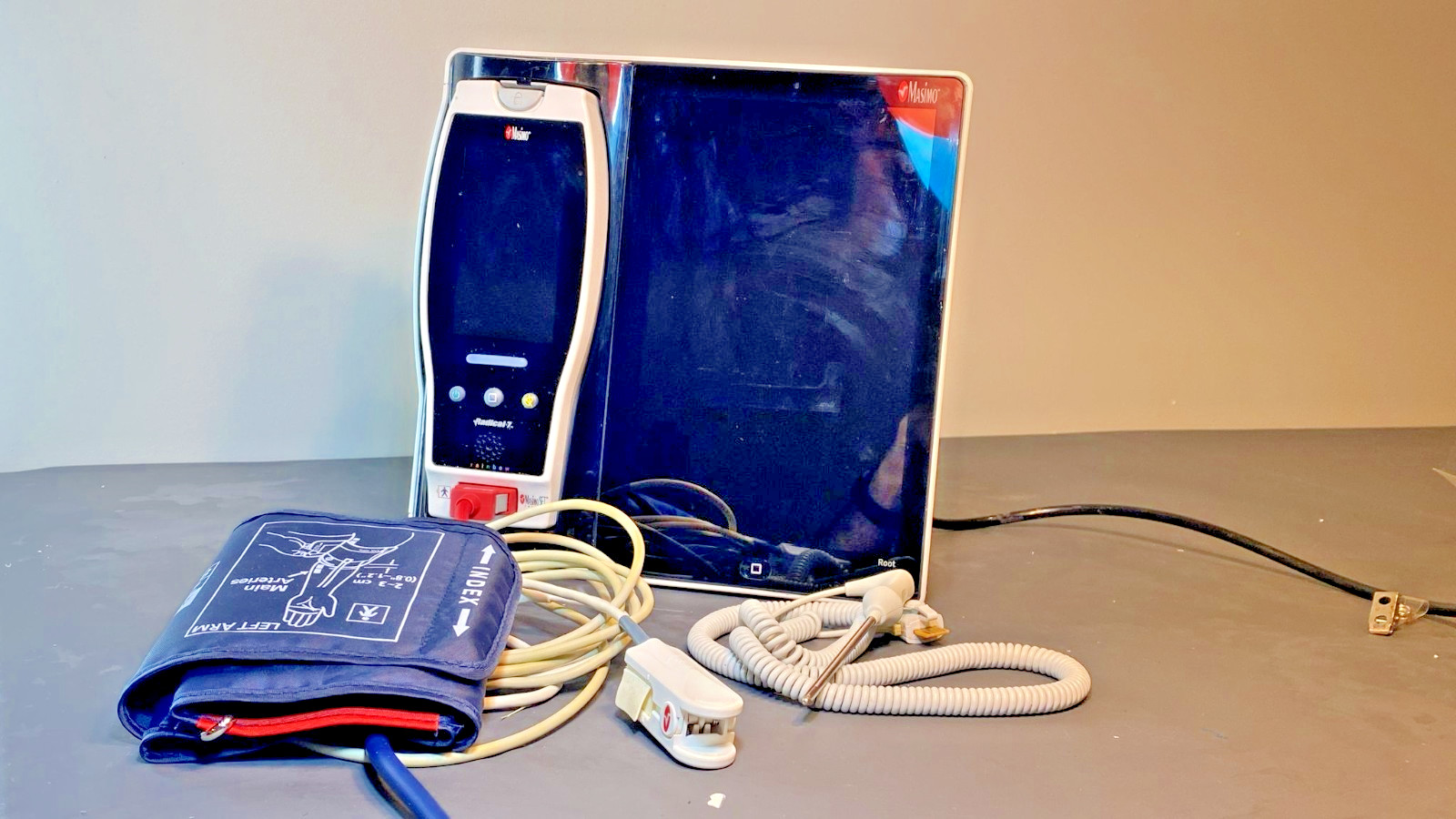 Masimo Root RDS7A Patient Monitor with Radical-7 With Accessories