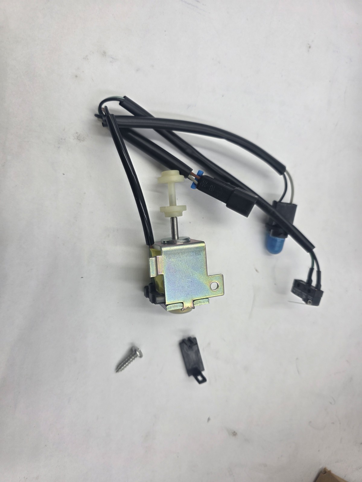 GENUINE OEM ACDELCO SHIFT INTERLOCK SOLENOID 15793413 FOR 2003-2007 SATURN ION