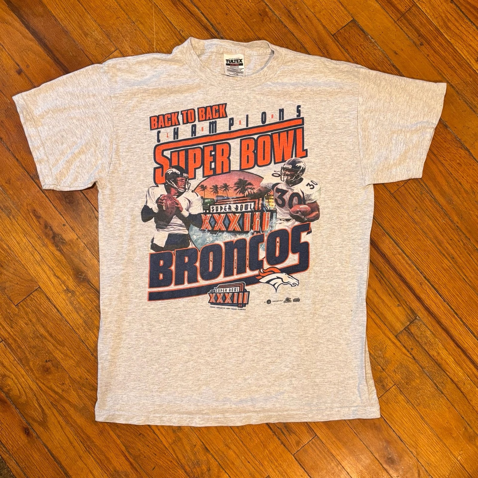 Vintage 1999 Denver Broncos Super Bowl XXXIII T-Shirt Size Large Vintage 1999 Denver Broncos Super Bowl XXXIII T-Shirt Size Large