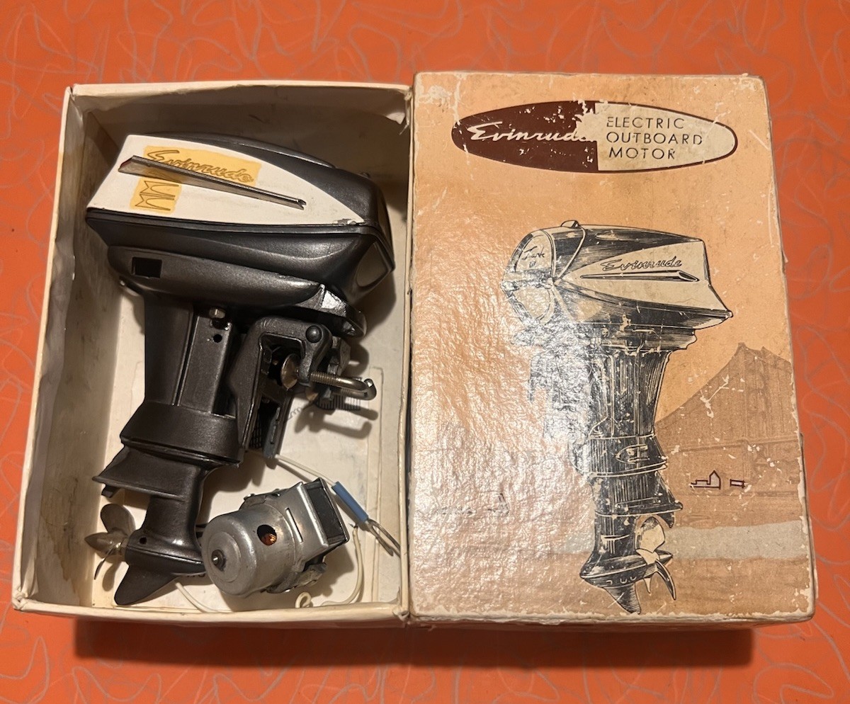 Vintage Evinrude Lark Toy Outboard Boat Motor IT0 K&O Models Fleet Line Japan 34 Vintage Evinrude Lark Toy Outboard Boat Motor IT0 K&O Models Fleet Line Japan 34