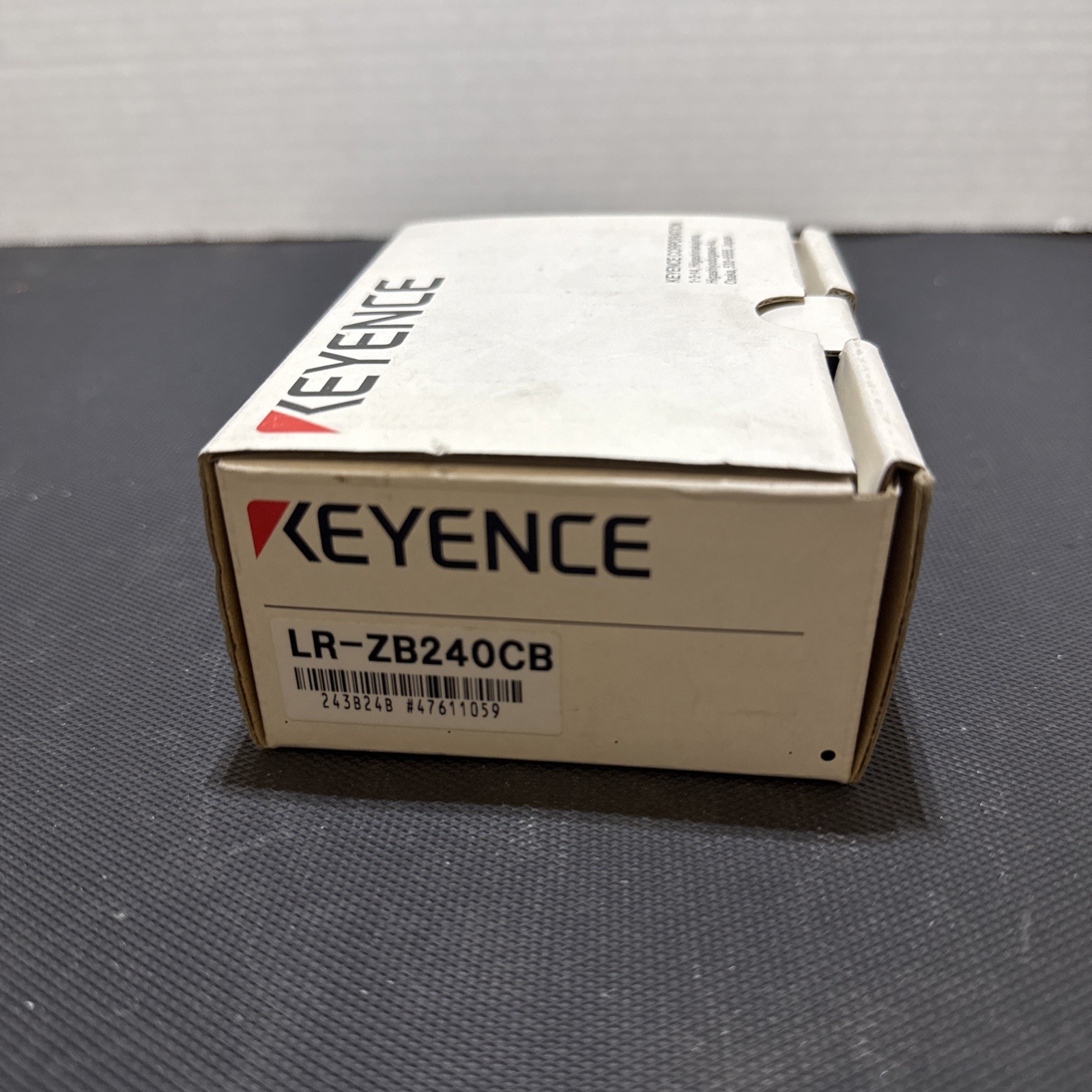 Keyence  LR- ZB240CB Laser Sensor -New In Box **Free Shipping**