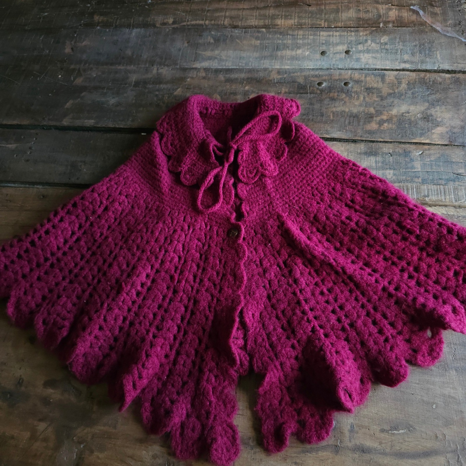 Antique Victorian Edwardian 1900s Crochet Capelet Magenta Wool Scalloped Ruffle