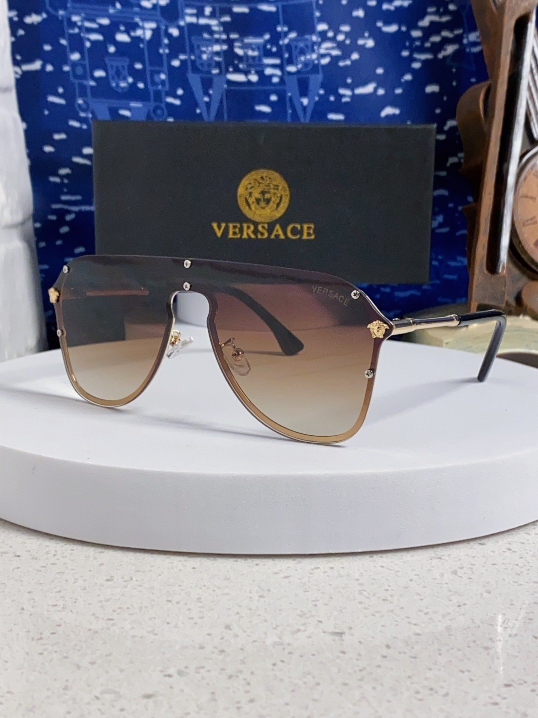Versace Classic Stylish Oversized Shield Sunglasses – Unisex Versace Classic Stylish Oversized Shield Sunglasses – Unisex