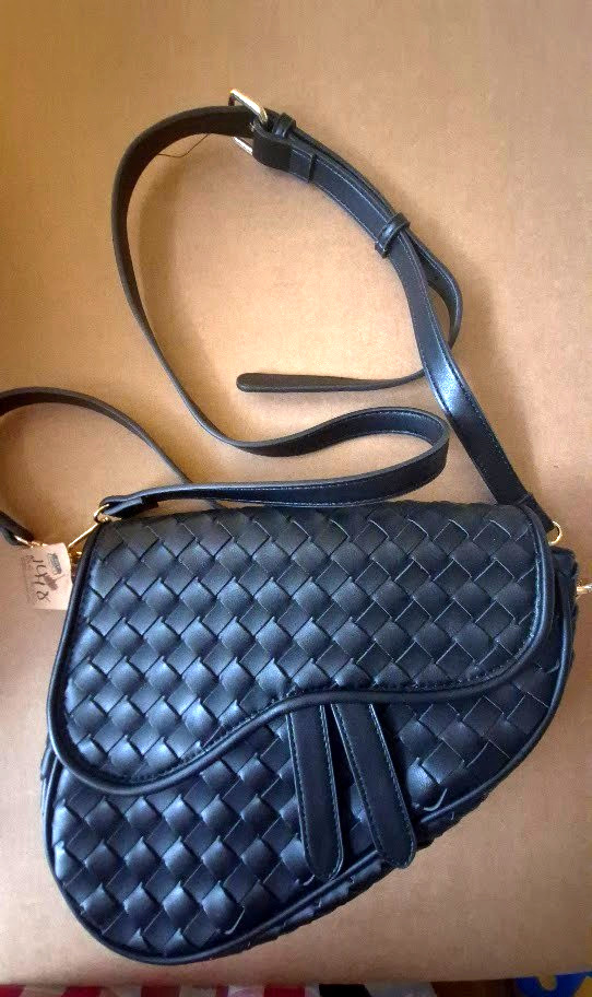 Urban Expressions Handbag Woven Saddle Crossbody Bag in Black