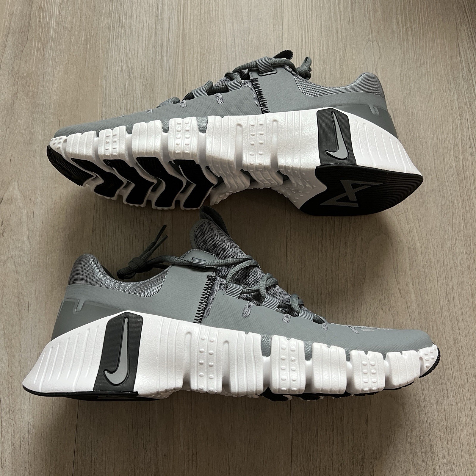 Nike Free Metcon 5 Smoke Grey Train Workout DV3949-003 Size 8.5 - 13 Men
