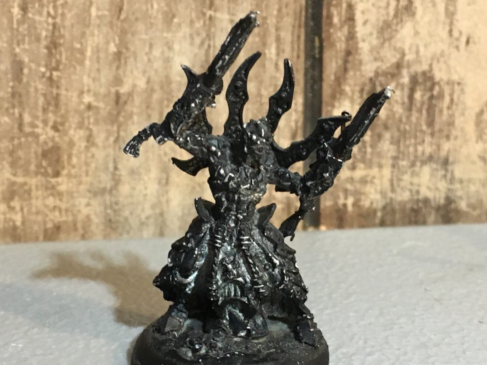 A23699 HORDES SKORNE MASTER ASCETIC NAARESH PRIMED CUSTOM BASE