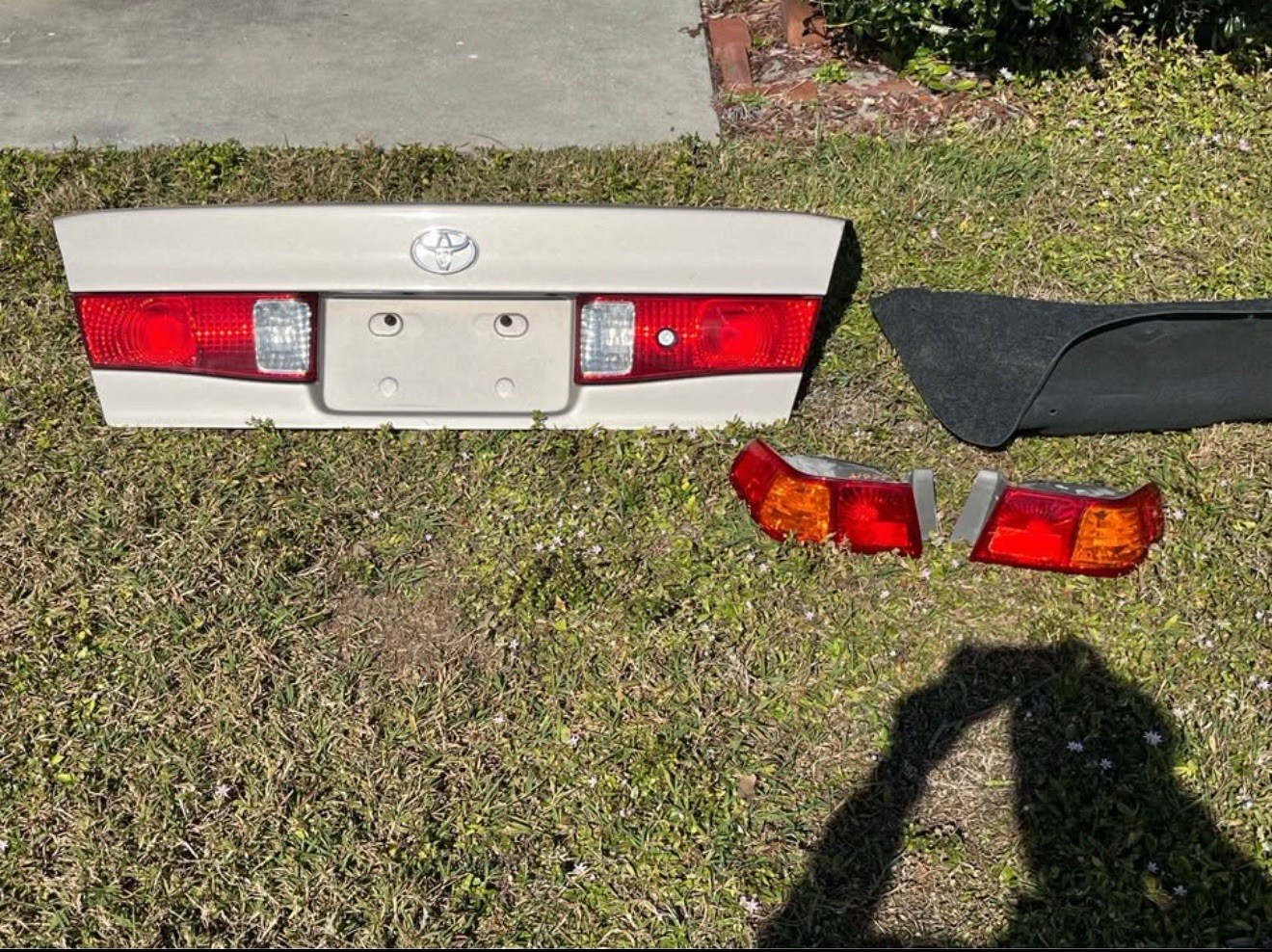 Toyota Camry Trunk Assembly  With Tail Lights. 1997-2001, Gold