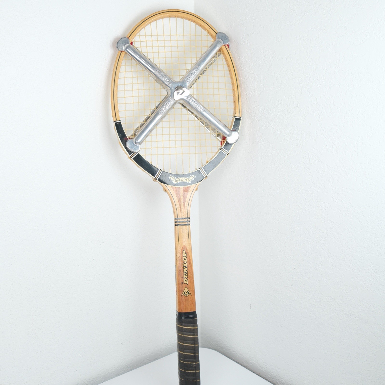 Vintage Dunlop Maxply Fort Carbon Fibre Reinforced Tennis Racket 4 5/8 Zephyr Vintage Dunlop Maxply Fort Carbon Fibre Reinforced Tennis Racket 4 5/8 Zephyr
