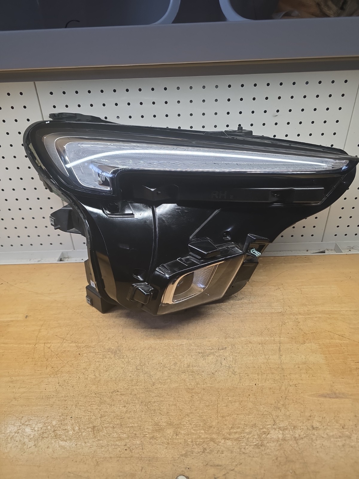 NICE 2024-2025 Buick Encore GX Headlight RH OEM 42887254 363E