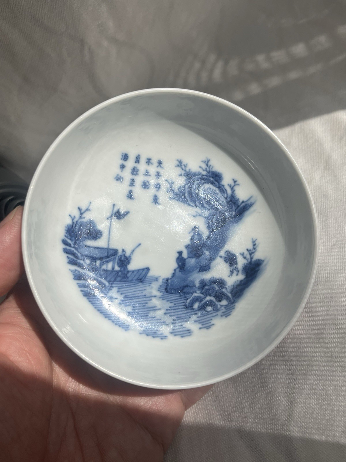 Old Chinese blue and white porcelain scholar\'s basin with figure design Old Chinese blue and white porcelain scholar\'s basin with figure design