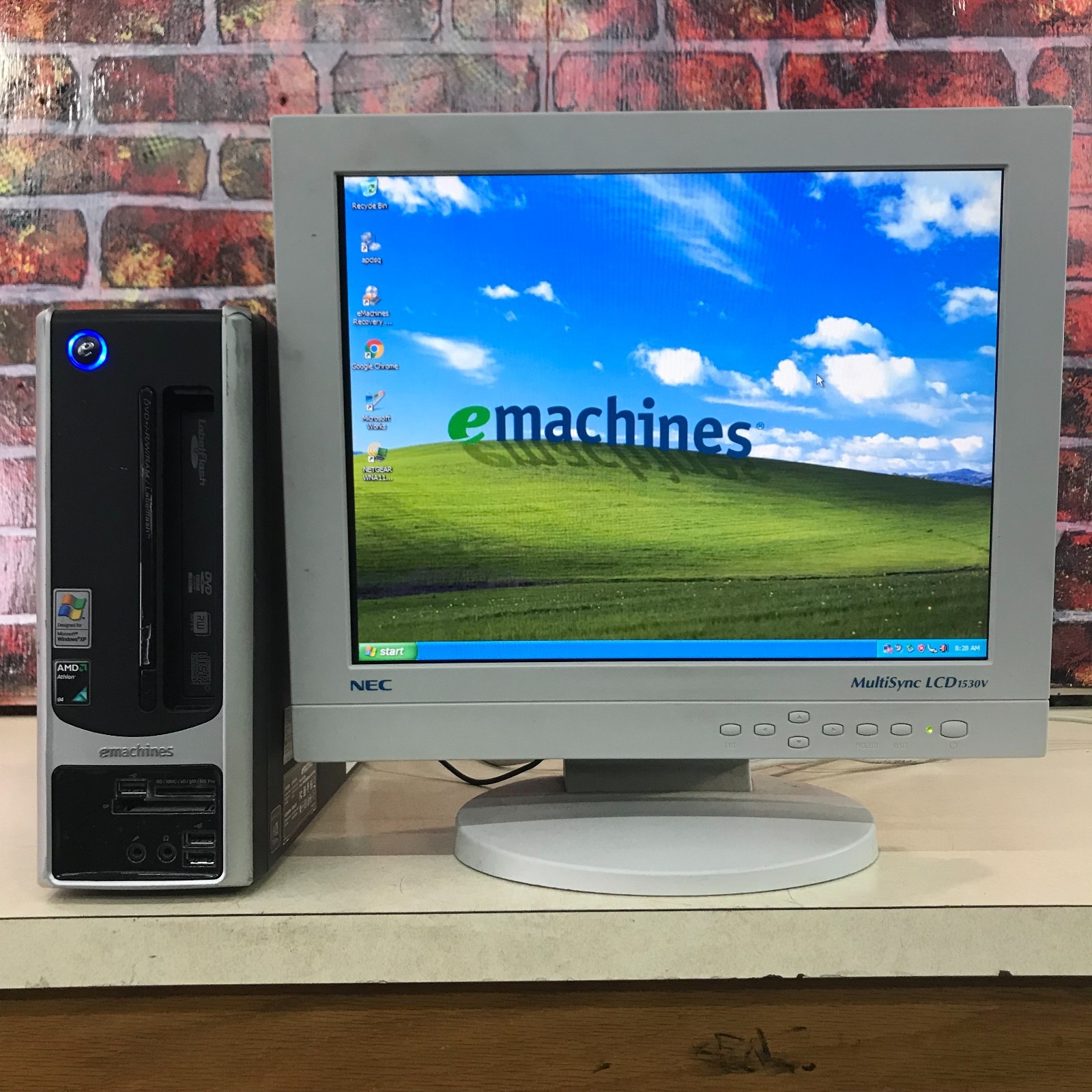 eMachines SFF Desktop PC Retro Gaming AMD Athlon 1.61GHz 896MB RAM (Windows XP) eMachines SFF Desktop PC Retro Gaming AMD Athlon 1.61GHz 896MB RAM (Windows XP)
