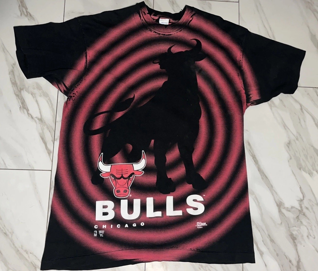 Vintage 90s Chicago Bulls Salem Sportswear AOP NBA T-Shirt XL Distressed
