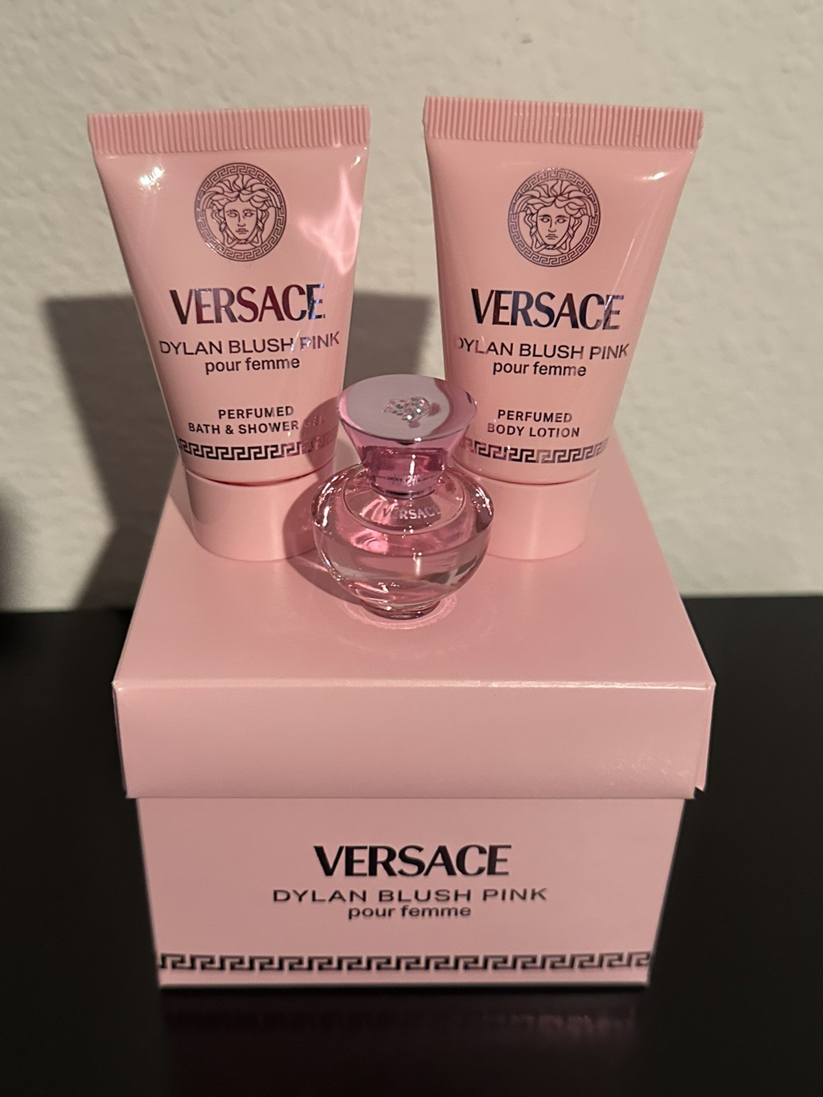 Versace Dylan Blush Pink 3pc set Eau de Parfum + Bath Shower Gel + Body Lotion Versace Dylan Blush Pink 3pc set Eau de Parfum + Bath Shower Gel + Body Lotion