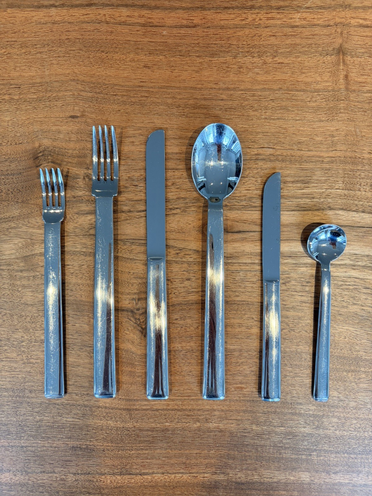 Alessi Rundes Modell Joseph Hoffmann 6-piece flatware place setting - 8 offered