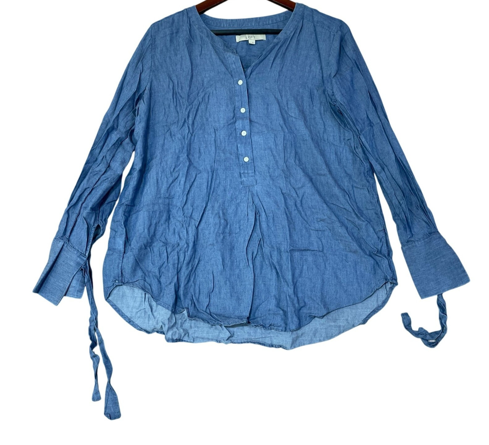 Loft Women\'s M Blue Chambray Cotton Lyocell Henley Blouse C0998 Loft Women\'s M Blue Chambray Cotton Lyocell Henley Blouse C0998