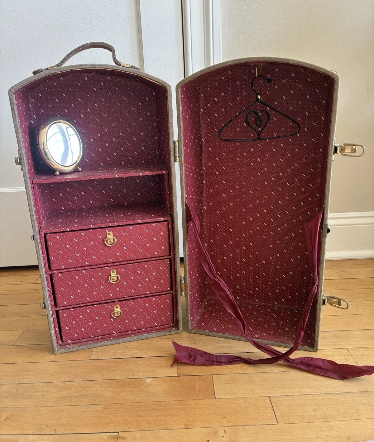 Retired Original Rare Pleasant Company Samantha Steamer Trunk Retired Original Rare Pleasant Company Samantha Steamer Trunk