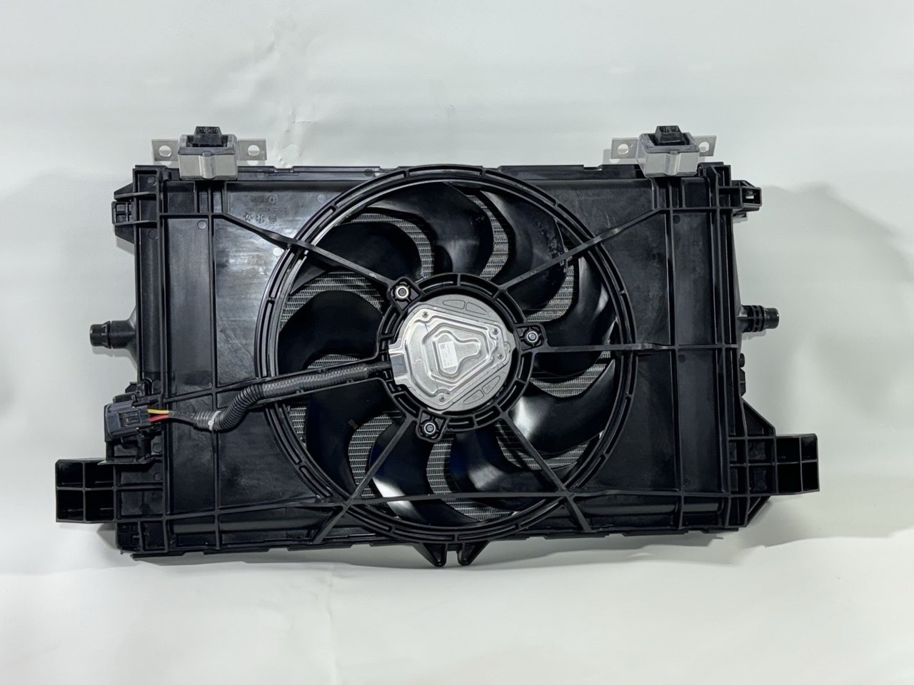 OEM 2021-2026 Tesla Model 3 Y Radiator + Cooling Fan 1494175-00-B OEM 2021-2026 Tesla Model 3 Y Radiator + Cooling Fan 1494175-00-B