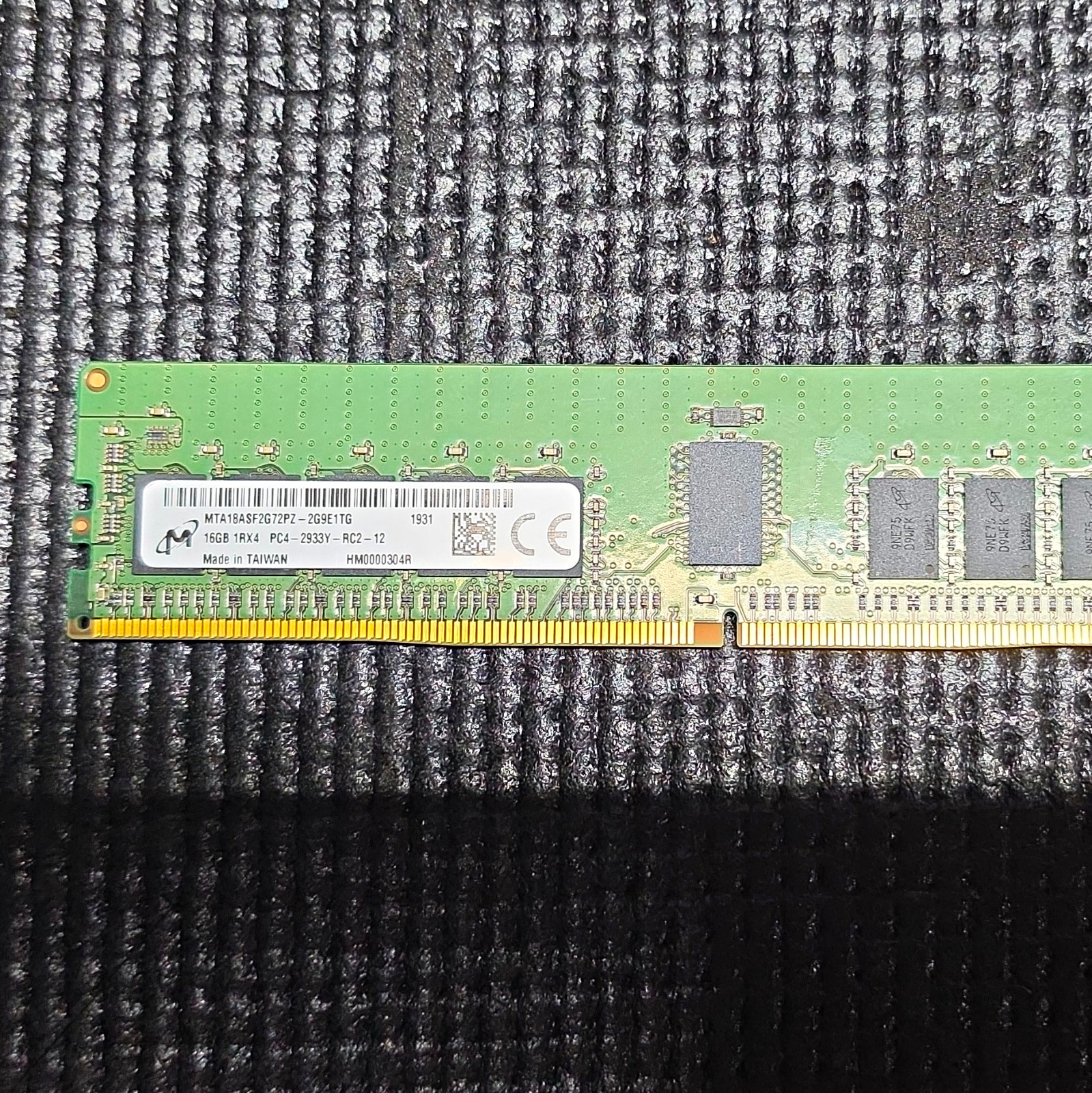 Micron 16GB DDR4 ECC UDIMM PC4-2933y 288-Pin 1x4GB MTA18ASF2G72PZ Micron 16GB DDR4 ECC UDIMM PC4-2933y 288-Pin 1x4GB MTA18ASF2G72PZ