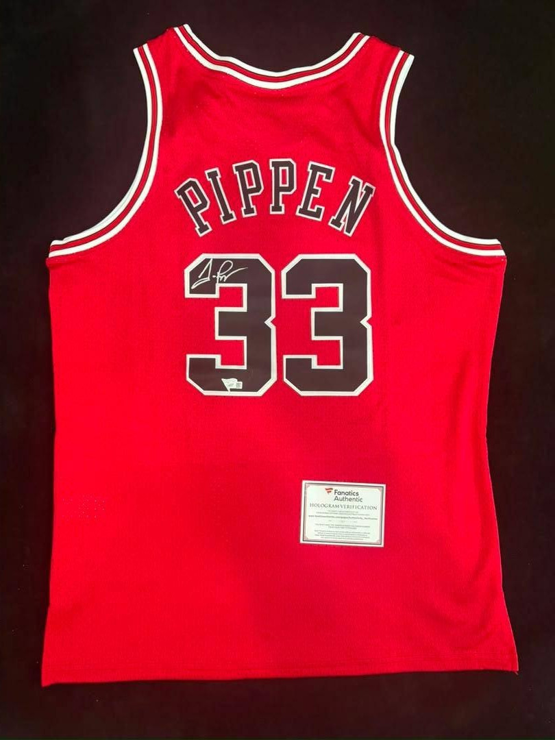 Bulls team Signed Jersey Authentic Scottie Pippen Fanatics Authentication Bulls team Signed Jersey Authentic Scottie Pippen Fanatics Authentication