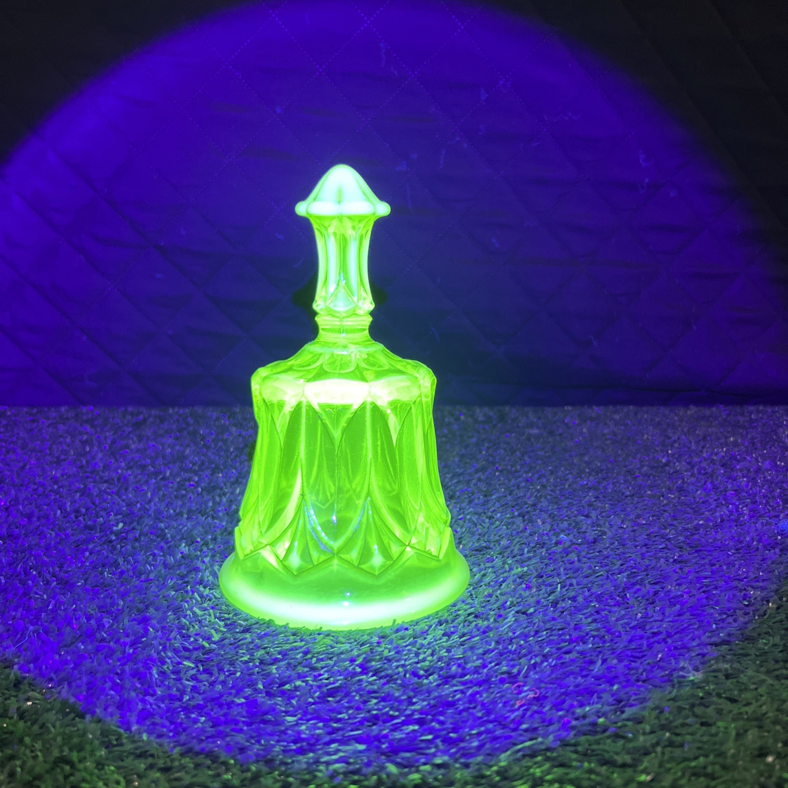 Fenton Topaz Uranium opalescent Whitton Bell #9064