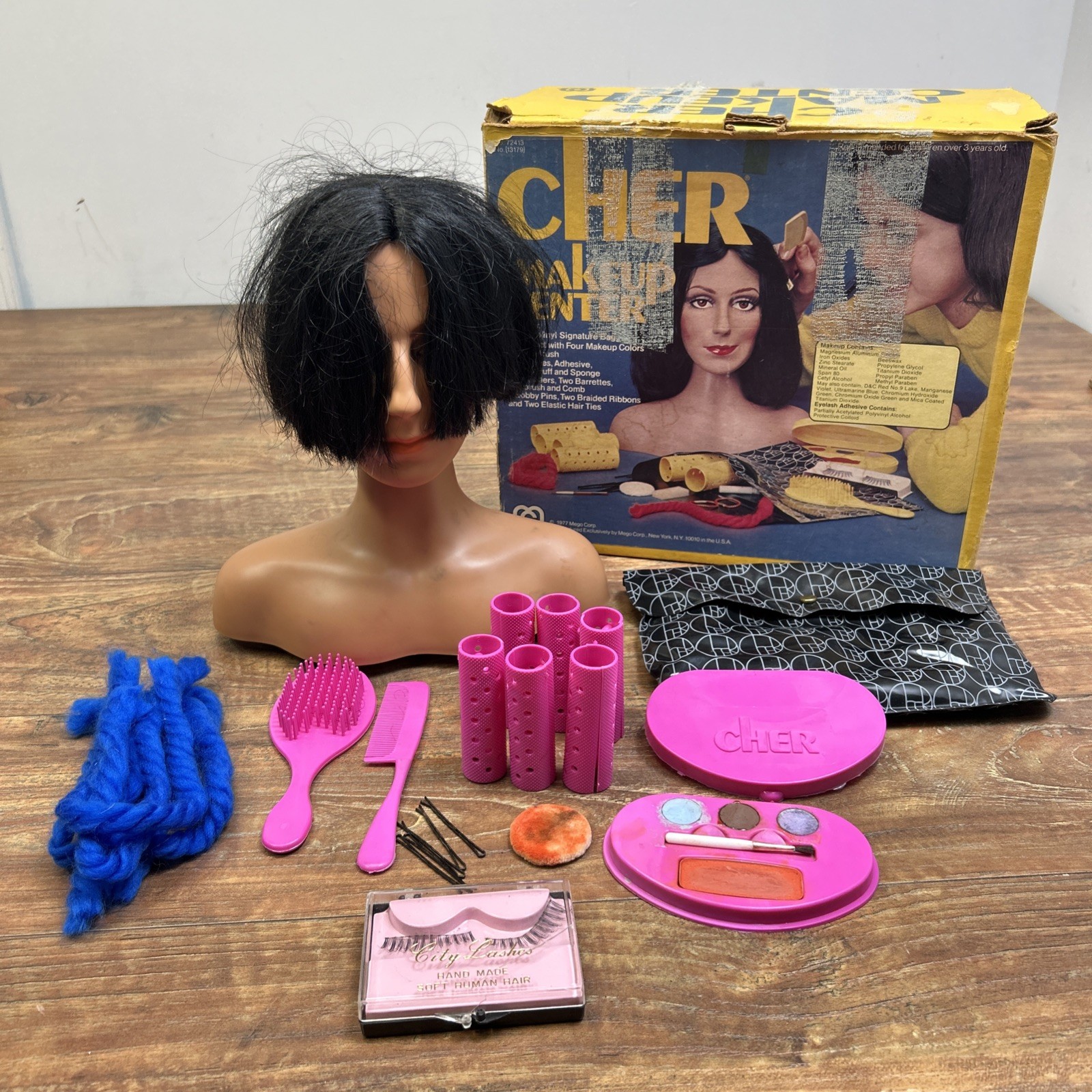 RARE VTG 1970s Mego Cher Makeup Center Styling Head Original Box Accessories** RARE VTG 1970s Mego Cher Makeup Center Styling Head Original Box Accessories**