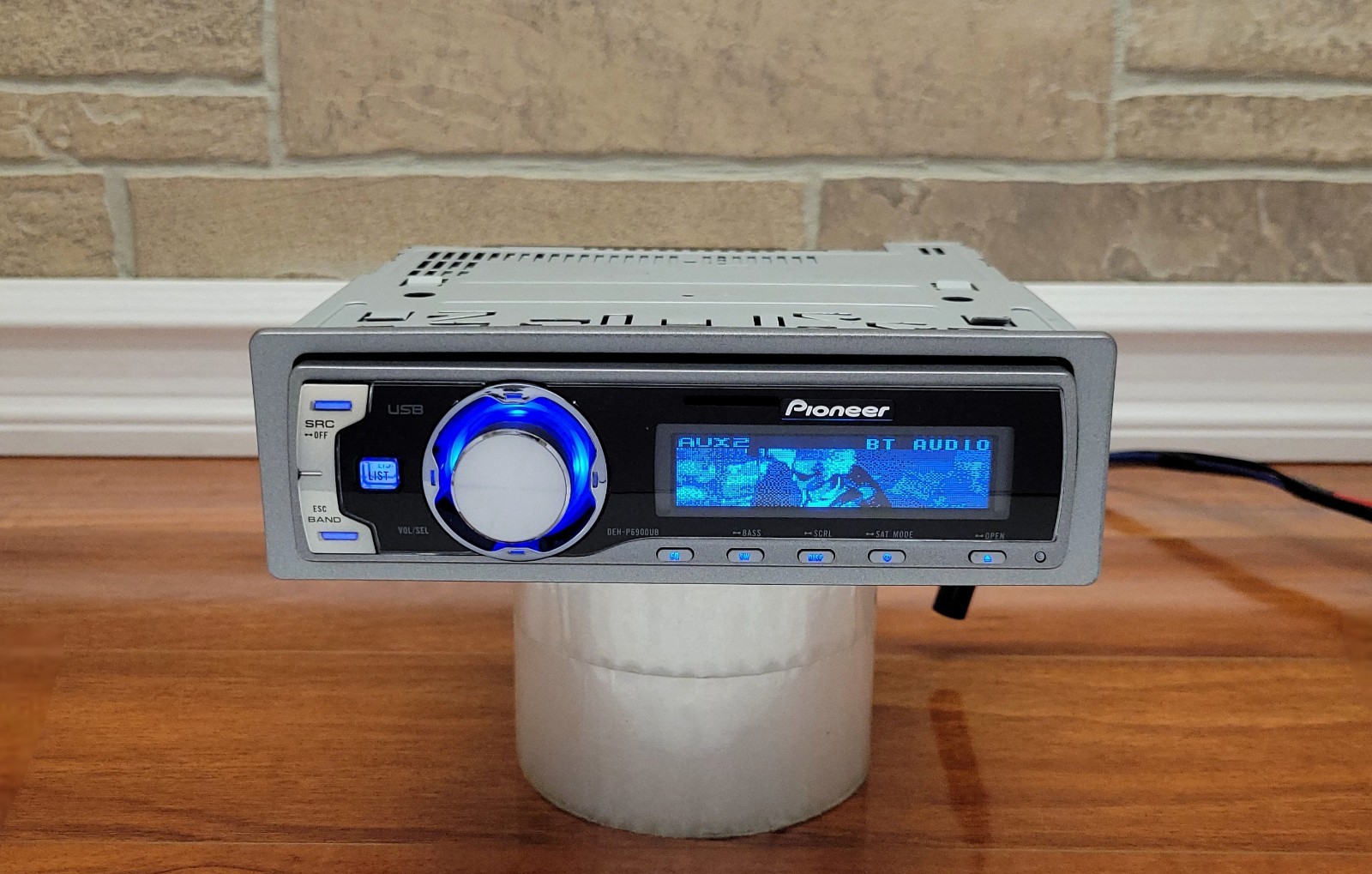 SUPER RARE PIONEER DEH-P6900UB CD PLAYER with 4V PREOUTS, BLUETOOTH adapter +USB