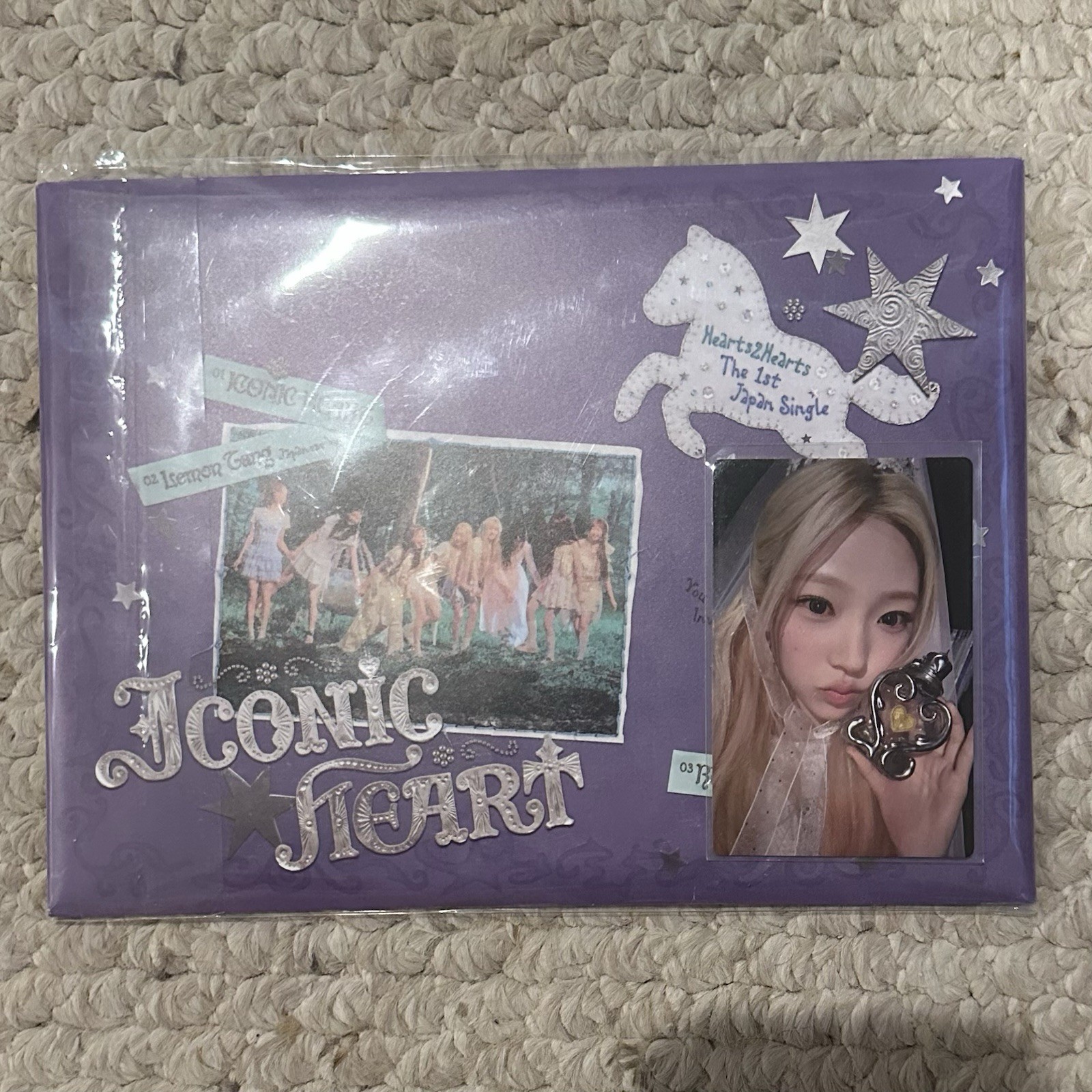 Hearts2hearts ICONIC HEART Japan Limited B Album with Stella Photocard