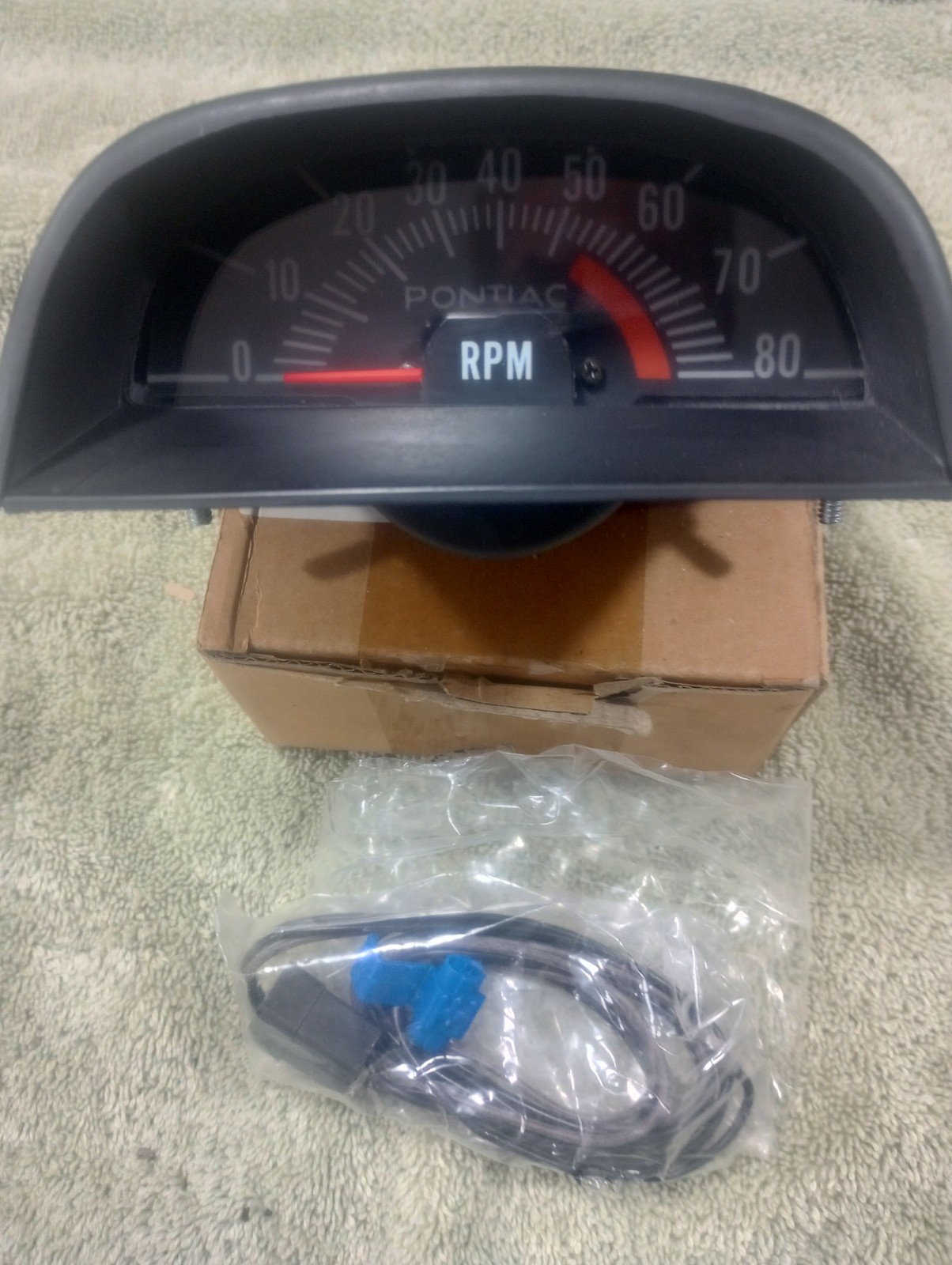 1969 pontiac gto lemans hood tach 5500 red line